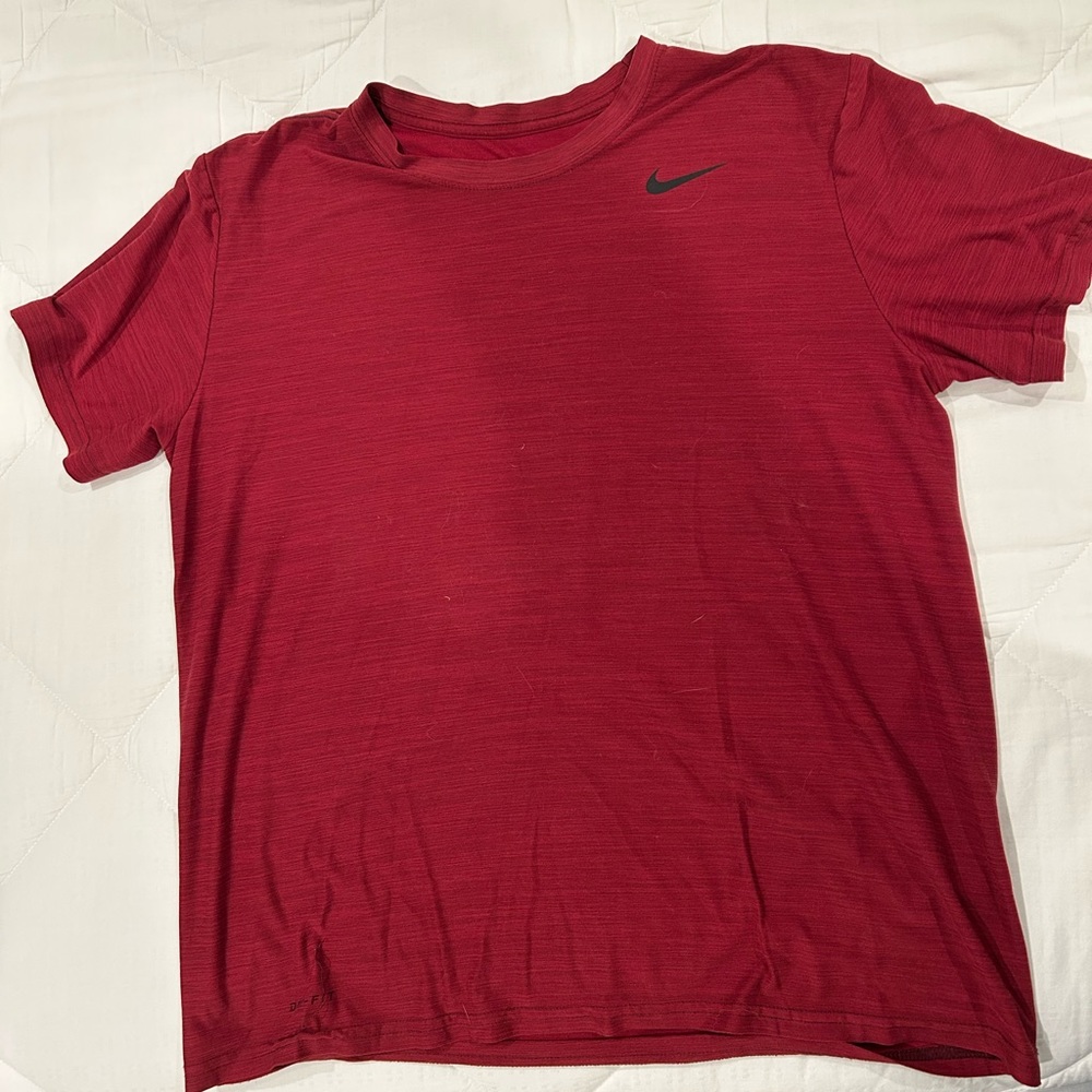 Men’s Nike Dri Fit t-shirt. Size Large. In good condition. Smoke-free home.